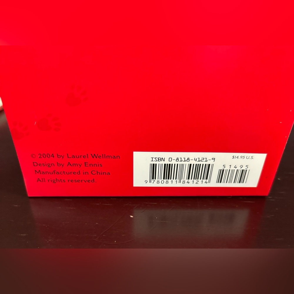 Lucky Cat figurine, book, and display - Picture 9 of 9